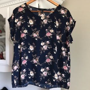 Short sleeve floral blouse